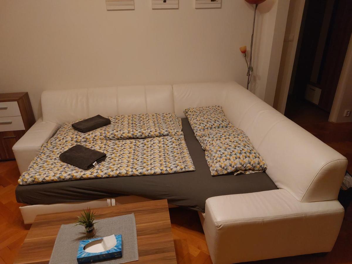 Apartman Merry Μπρατισλάβα Εξωτερικό φωτογραφία
