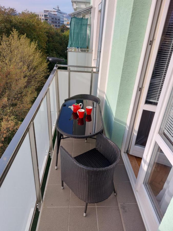 Apartman Merry Μπρατισλάβα Εξωτερικό φωτογραφία